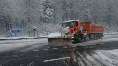 Soğuk hava dalgasıyla birlikte yurdun büyük bölümünde etkili olan kar