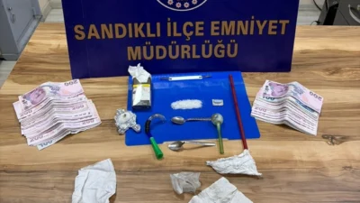 Afyonkarahisar’ın Sandıklı ilçesinde emniyet ekiplerinin düzenlediği başarılı operasyonda, takibe alınan