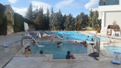 Yarıyıl tatiliyle birlikte Türkiye’nin termal başkenti Afyonkarahisar’da turizm hareketliliği zirveye