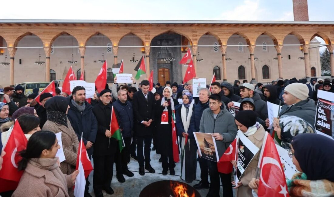 AFYONKARAHİSAR (AA) – Afyonkarahisar Valisi Kübra Güran Yiğitbaşı, gençlerle sabah