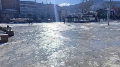 Afyonkarahisar yılın ilk gününe dondurucu havanın etkisinde başlarken, kentte sıfırın