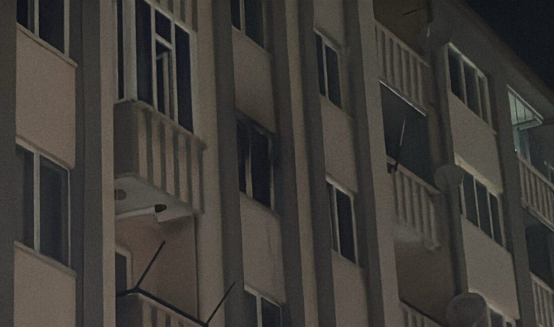 AFYONKARAHİSAR (AA) – Afyonkarahisar'da altı katlı apartmandaki bir dairede çıkan