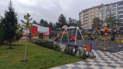 Meteorolojinin uyarıları sonrası Afyonkarahisar’da beklenen kar yağışı öğle saatlerinde başlarken,