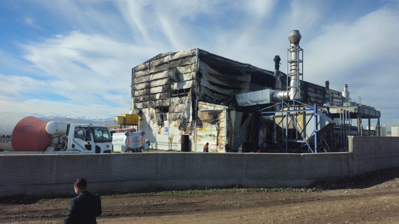 AFYONKARAHİSAR (AA) – Afyonkarahisar'ın Emirdağ ilçesindeki elektrik üretim tesisinde çıkan