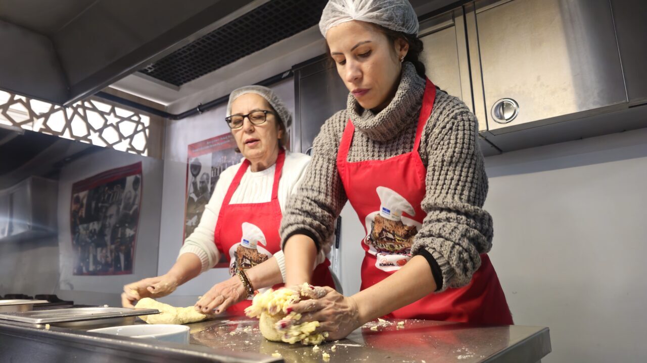 AFYONKARAHİSAR (AA) – Altınokta Körler Derneği Afyonkarahisar Şubesinin kadın meclisi