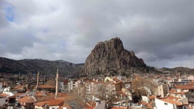 Afyonkarahisar yeni haftaya parçalı bulutlu bir hava ile başlarken, yapılan