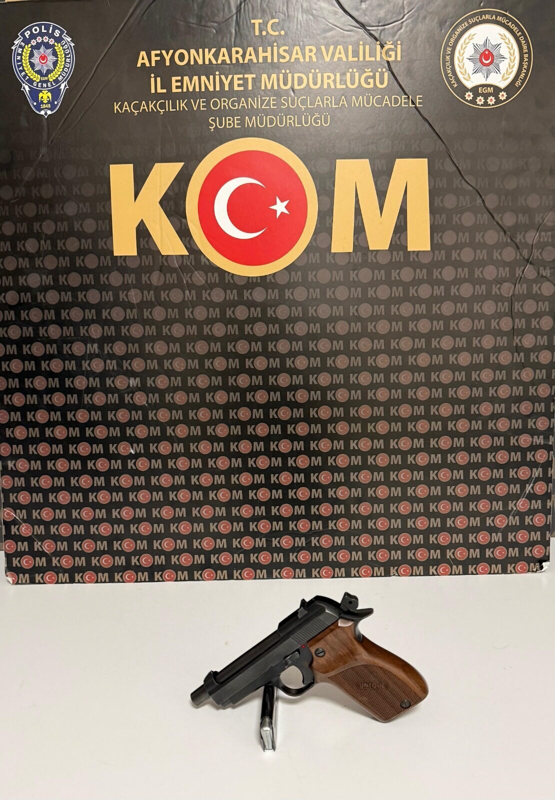 AFYONKARAHİSAR (AA) – Afyonkarahisar'da kaçakçılık operasyonunda gözaltına alınan 2 zanlı