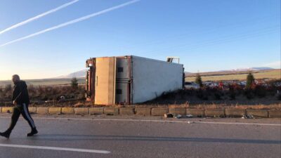 AFYONKARAHİSAR (AA) – Afyonkarahisar'da kamyon ile otomobilin çarpışması sonucu 1