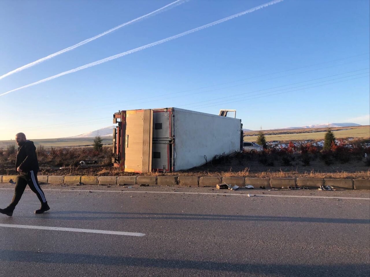 AFYONKARAHİSAR (AA) – Afyonkarahisar'da kamyon ile otomobilin çarpışması sonucu 1