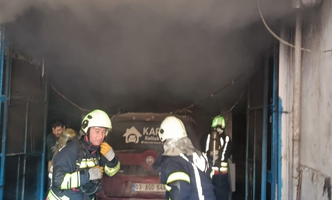 AFYONKARAHİSAR (AA) – Afyonkarahisar'da oto tamir dükkanında çıkan yangında yaralanan