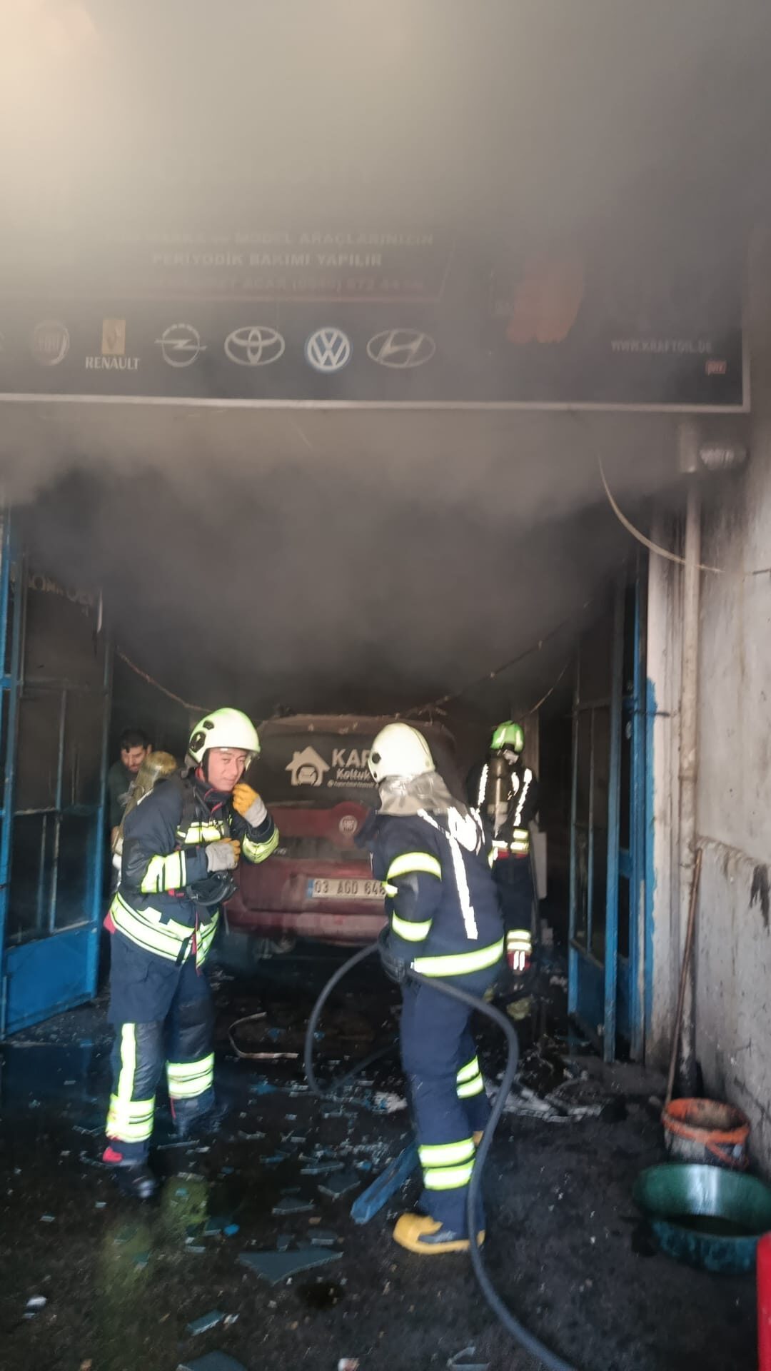 AFYONKARAHİSAR (AA) – Afyonkarahisar'da oto tamir dükkanında çıkan yangında yaralanan