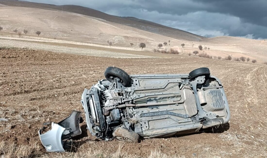 AFYONKARAHİSAR (AA) – Afyonkarahisar'ın Dinar ilçesinde tır ile otomobilin çarpışması