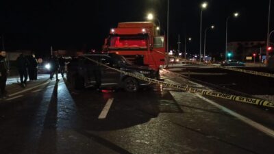 AFYONKARAHİSAR (AA) – Afyonkarahisar'ın Bolvadin ilçesinde tır ile otomobilin çarpışması