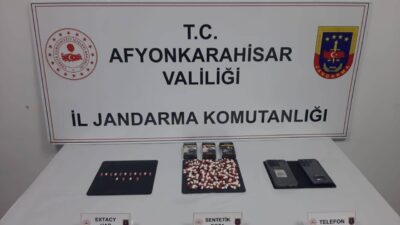 AFYONKARAHİSAR (AA) – Afyonkarahisar'da düzenlenen uyuşturucu operasyonunda yakalanan 2 zanlı
