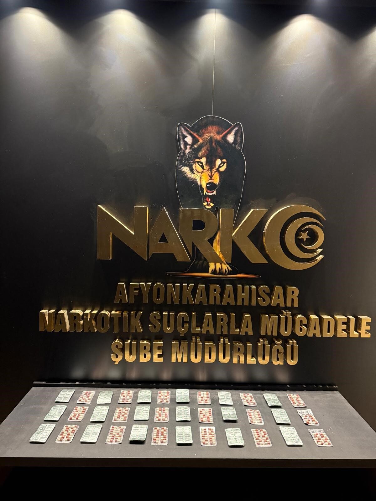 AFYONKARAHİSAR (AA) – Afyonkarahisar'da düzenlenen uyuşturucu operasyonunda gözaltına alınan şüpheli