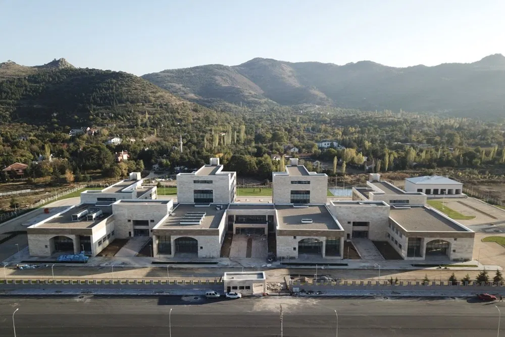 Afyonkarahisar İl Emniyet Müdürlüğü ekipleri, uyuşturucu ile mücadele ve aranan