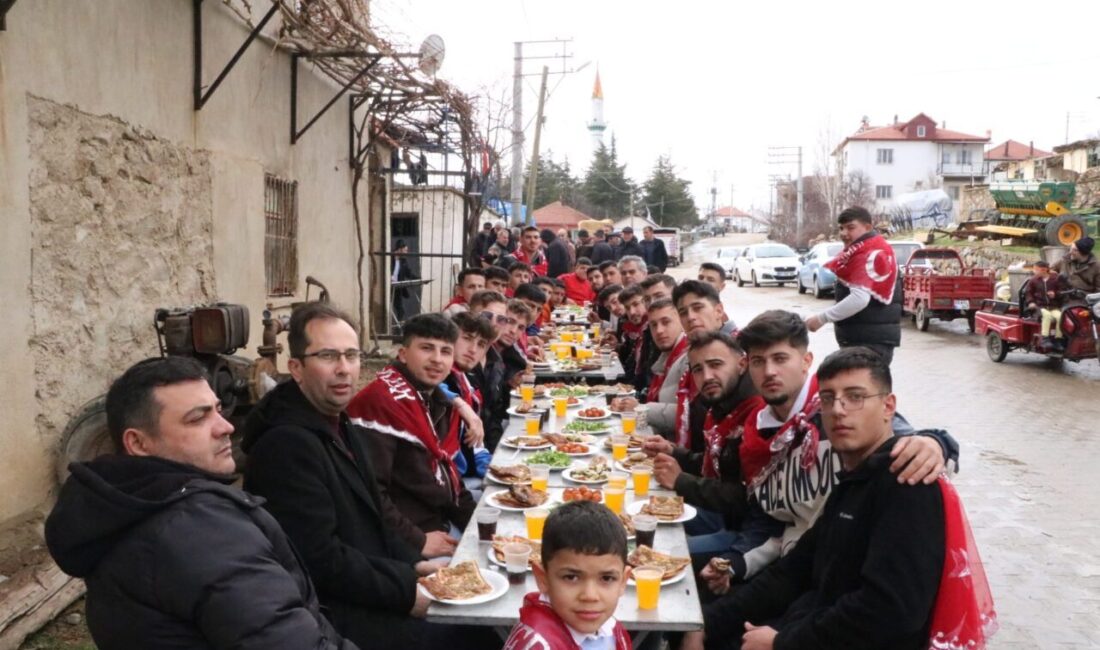 AFYONKARAHİSAR (AA) – Afyonkarahisar'ın Sandıklı ilçesi Akharım beldesinde askere gidecekler,