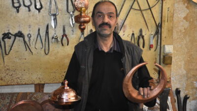 - Afyonkarahisar'ın Sandıklı ilçesinde 50 yıldır kardeşi ile çalışan bakır