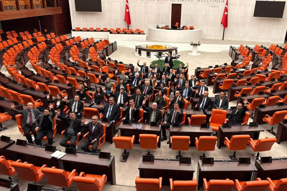 Hükümetin en düşük emekli maaşını 20 bin liraya çıkarma teklifi,
