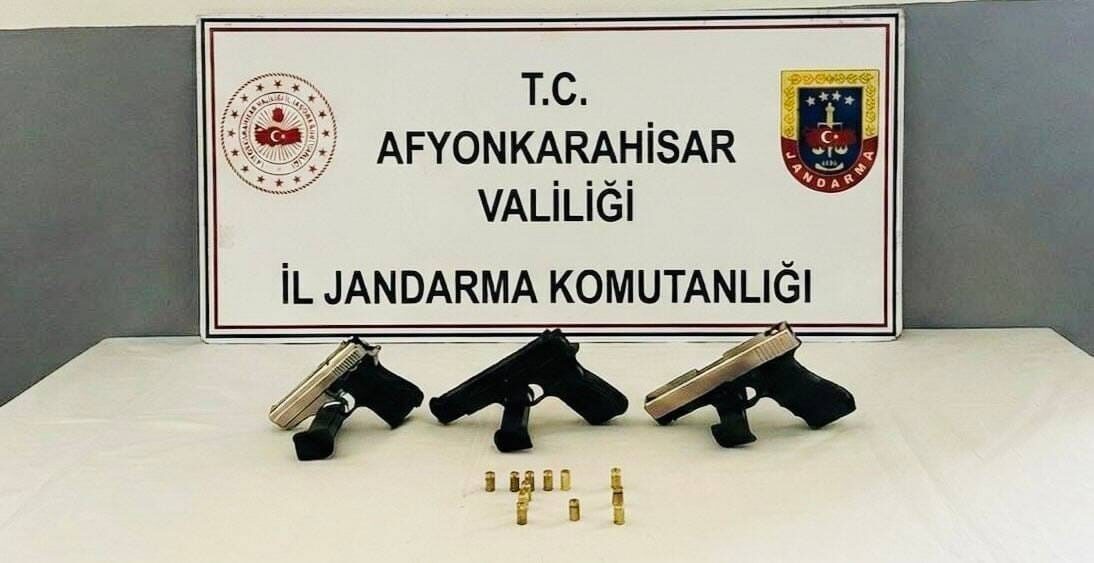 Afyonkarahisar’da jandarma tarafından yapılan operasyonlarda düğünlerde havaya ateş açan 3