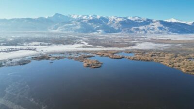 Eber Gölü’nün Afyonkarahisar sınırlarında kalan kısmında soğuk hava nedeniyle kısmi