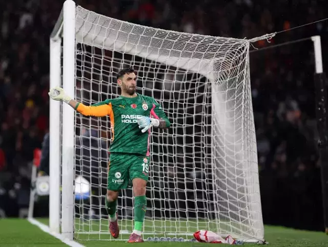 Hasan Şaş’ın eleştirilerinin odağında, sakatlığı nedeniyle kadroda yer almadığı belirtilen