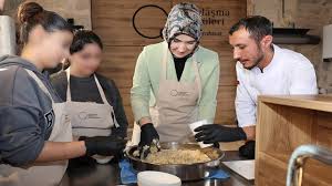 Afyonkarahisar Valisi Doç. Dr. Kübra Güran Yiğitbaşı, devletin şefkat şemsiyesi