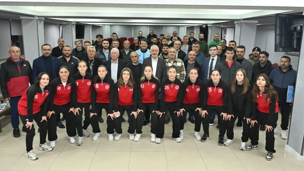 Isparta Belediye Başkanı Şükrü Başdeğirmen, kentin spor altyapısını güçlendirmek ve