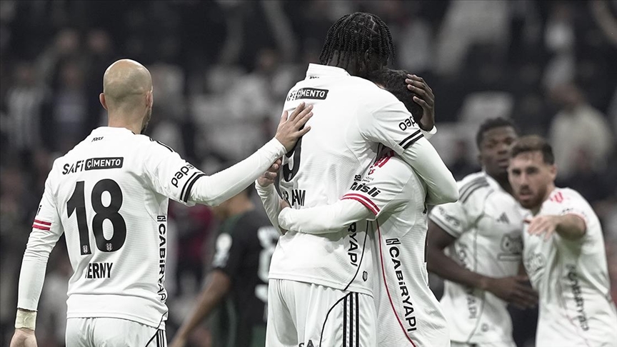 Trendyol Süper Lig’in ikinci yarısı için hazırlıklarını Antalya’da sürdürecek olan