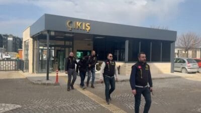 Olay, Tarsus Kırklarsırtı Mahallesi Celal Bayar Caddesi’nde sabah saatlerinde meydana