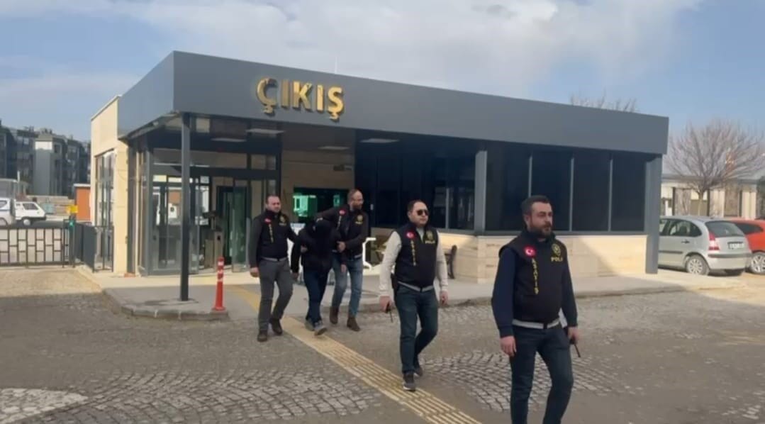 Olay, Tarsus Kırklarsırtı Mahallesi Celal Bayar Caddesi’nde sabah saatlerinde meydana