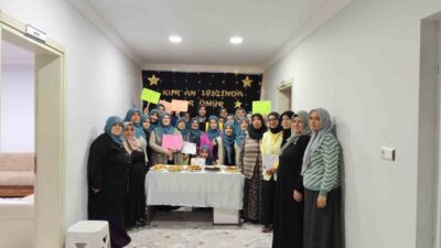 Afyonkarahisar’da Kur’an-ı Kerim okumayı öğrenen kadınlar için program gerçekleştirildi. İl