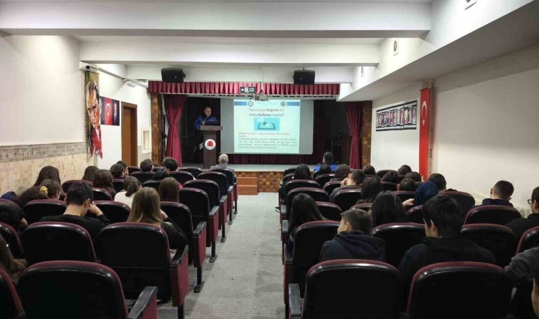 Afyonkarahisar’da polis tarafından lise öğrencilerine yönelik trafik ve güvenli internet