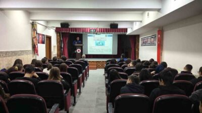 Afyonkarahisar’da polis tarafından lise öğrencilerine yönelik trafik ve güvenli internet