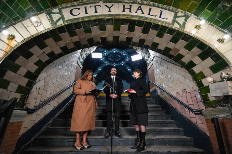 Tarihi Metro İstasyonunda Gece Yarısı Töreni Demokrat Zohran Mamdani, perşembe