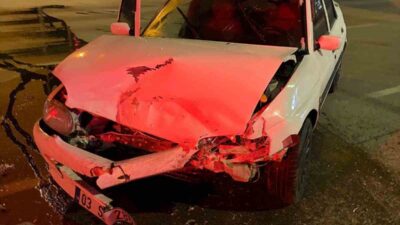 Afyonkarahisar’da iki otomobilin çarpışması sonucu meydana gelen trafik kazasında 4