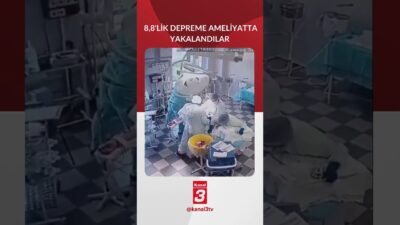 Rusya’da 8,8 büyüklüğündeki deprem sırasında ameliyattaki sağlık çalışanları sarsıntıya rağmen