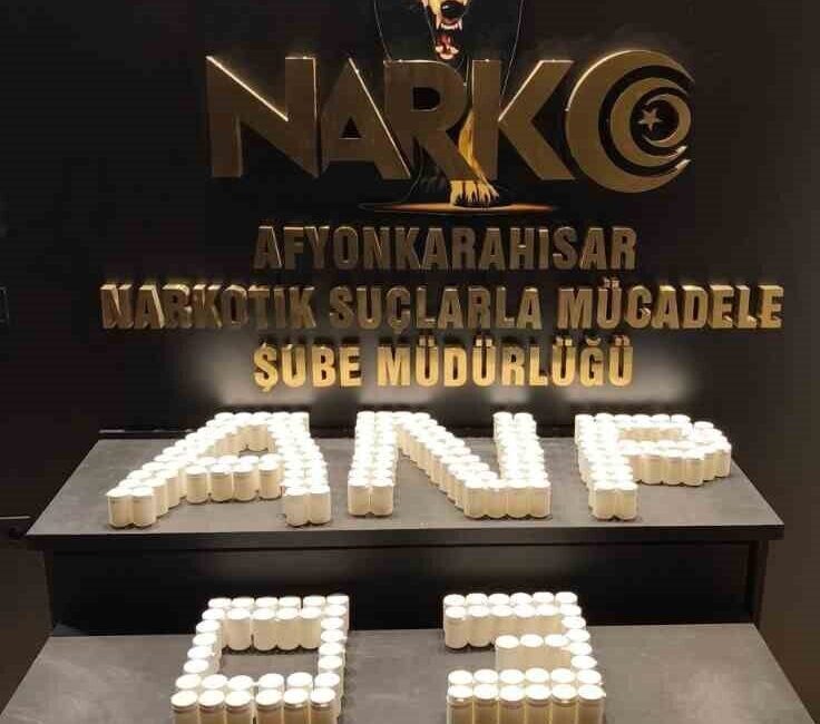 Afyonkarahisar’da polis tarafından durdurulan Bir araçta yapılan aramada 11 bin