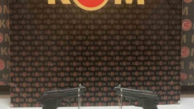 Afyonkarahisar’da polis tarafından şüphe üzerine durdurulan bir araçta ruhsatsız silahlar