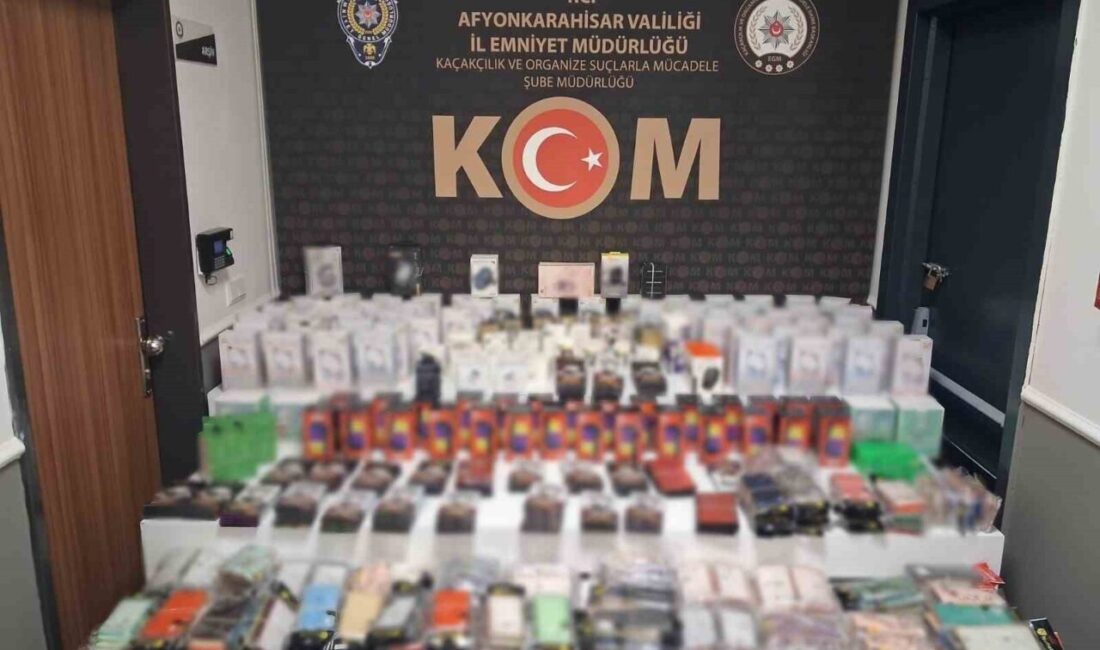 Afyonkarahisar’da polis tarafından şüphe üzerine durdurulan Bir araçta ruhsatsız tabanca