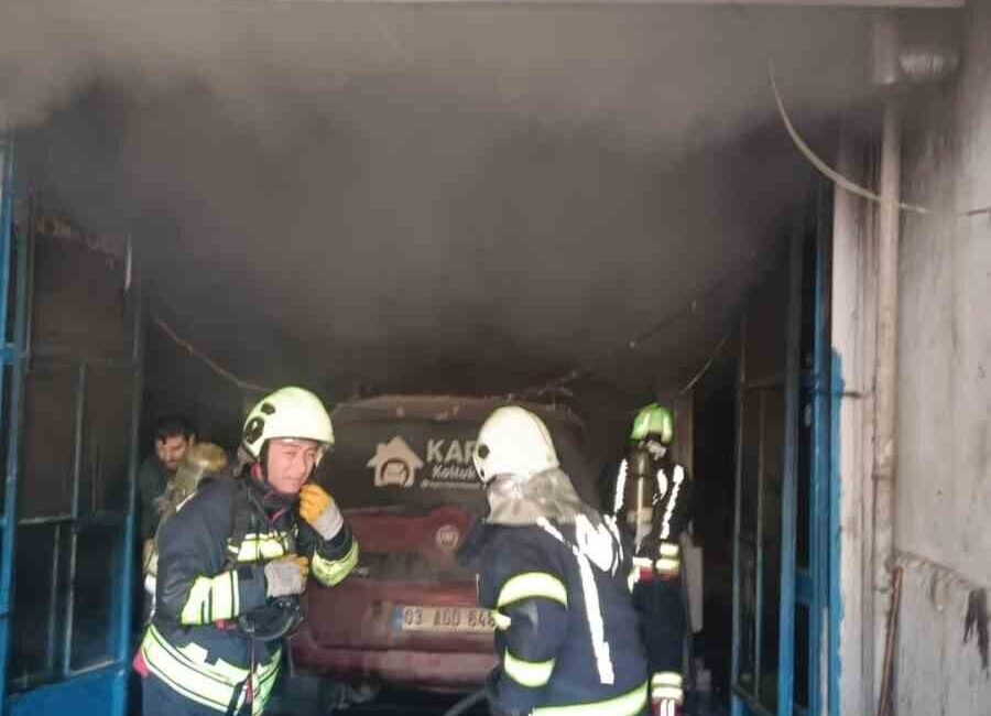 Afyonkarahisar’da bir tamirhanede sobaya dökülen yanıcı maddenin parlaması sonucu çıkan