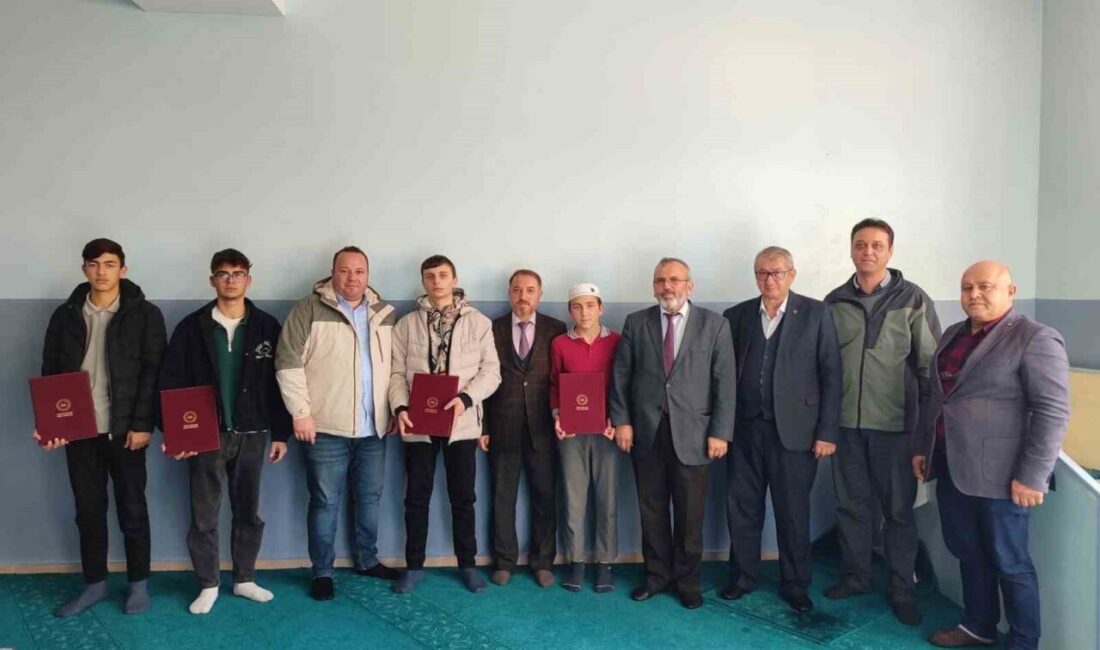 Afyonkarahisar’ın Şuhut ilçesindeki Bölge Yatılı Erkek Hafızlık Kur’an Kursunda hafızlık