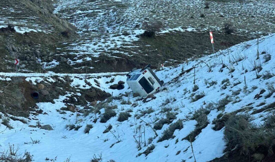 Afyonkarahisar’da uçurumdan yuvarlanan ve bir kayaya çarparak durabilen araçtaki 2