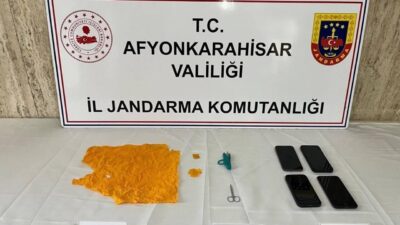 Afyonkarahisar’da Jandarma tarafından gerçekleştirilen operasyonda yaklaşık 6 bin kullanımlık uyuşturucu