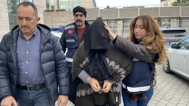 Samsun'da Ferit Marhan'ın (45) aracında boğazı kesilerek ve başına satırla
