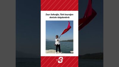 Kenan Sofuoğlu’nun oğlu Zayn, Zafer Bayramı’nı denizde Türk bayrağı dalgalandırarak
