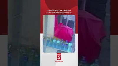 Çocuk marketten çıkarken çarptığı Türk Bayrağını öptü 📶https://kanal3.com.tr/ Sosyal Medya