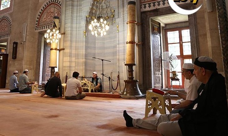 Ramazan ayının müjdecisi olan Berat Kandili, İslam dünyasında günahlardan arınma,