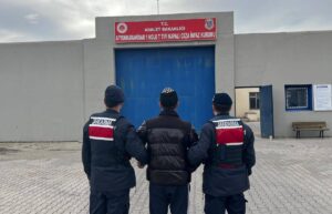 Afyonkarahisar İl Jandarma Komutanlığı ekipleri, il merkezinde aranan şahıslara yönelik