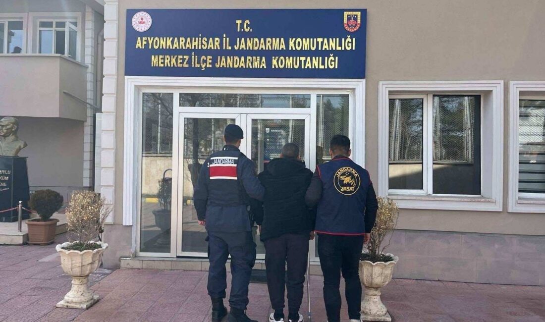Afyonkarahisar'da farklı suçlardan 46 yıl 6 ay hapis cezasıyla aranan